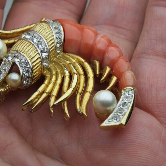 18k Vintage coral Brooch Pin - Picture 2 of 5